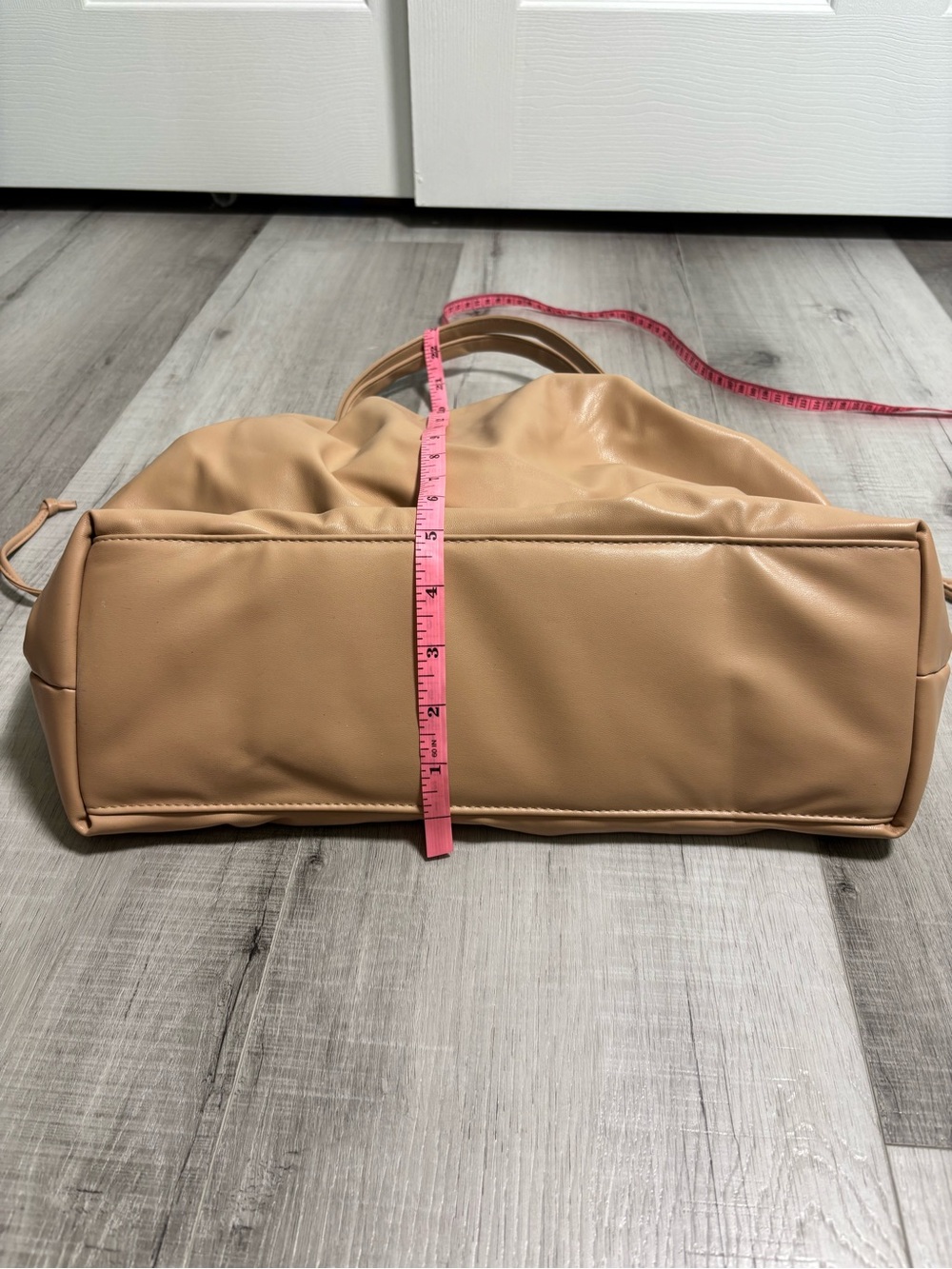 Victoria’s Secret Nude Faux Leather Ruched Drawstring Tote Bag NWT - Picture 5 of 11